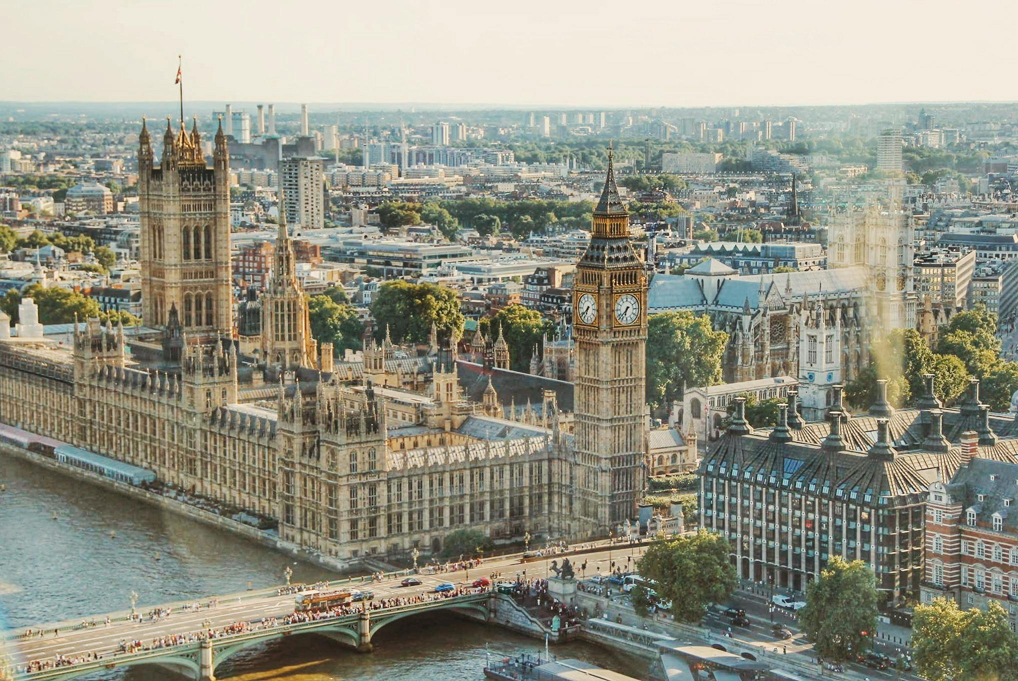 pexels-photo-672532-672532 Stunning aerial view of London's iconic Big Ben and the river Thames under daylight.